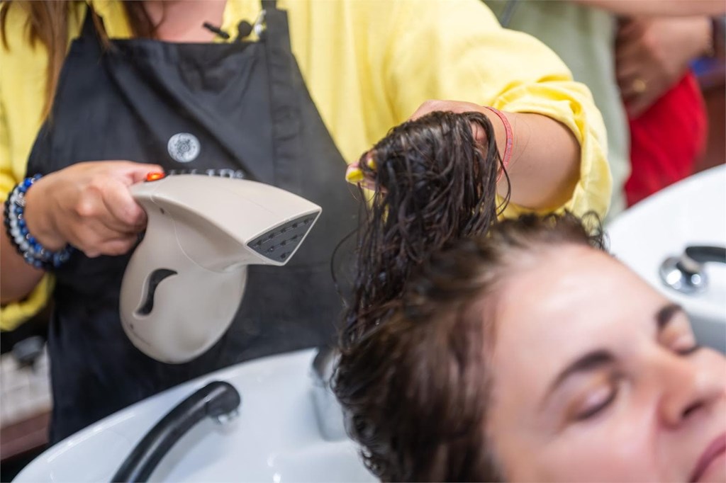 ¿Cómo funciona el frío para mejorar la salud de mi cuero cabelludo y cabello?