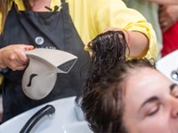 ¿Cómo funciona el frío para mejorar la salud de mi cuero cabelludo y cabello?