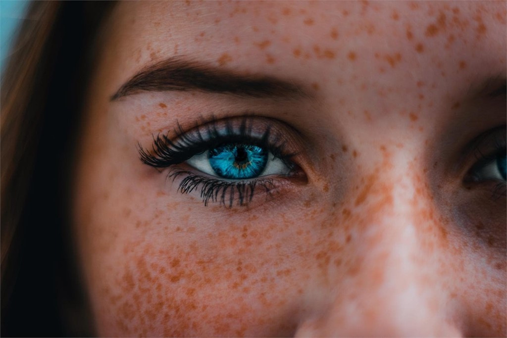 Consigue la mirada perfecta con el lifting de pestañas en Rosetta