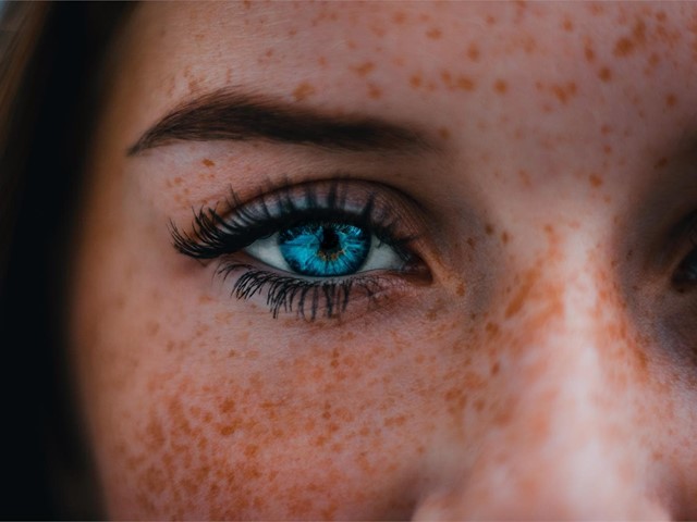 Consigue la mirada perfecta con el lifting de pestañas en Rosetta