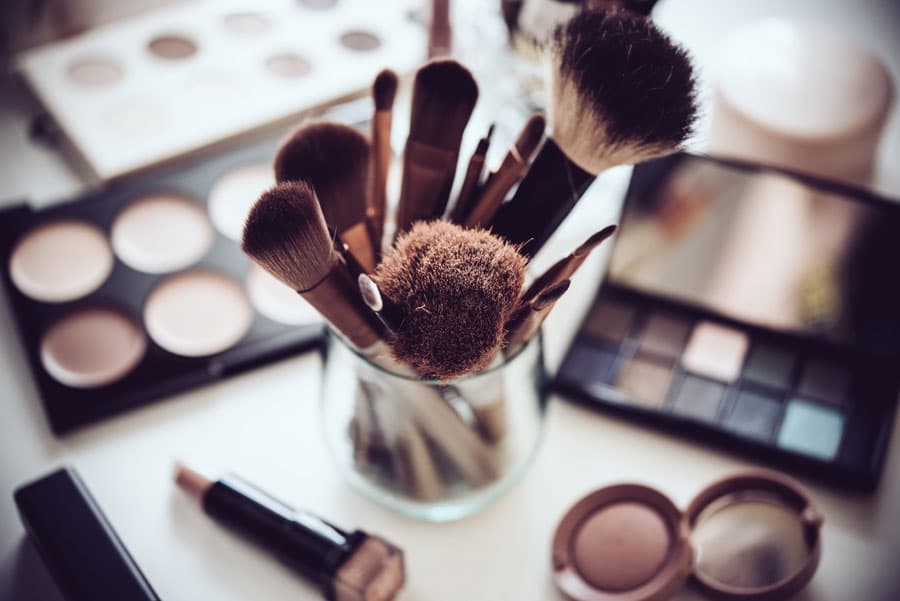 Completa tu look con el maquillaje y los tratamientos faciales