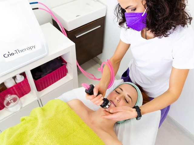 ¿La crioterapia facial es adecuada para todo tipo de piel?