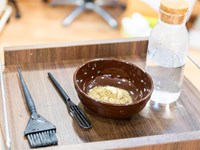 ¿Sufres de cuero cabelludo graso o con descamación? El tratamiento de barro puede ayudarte